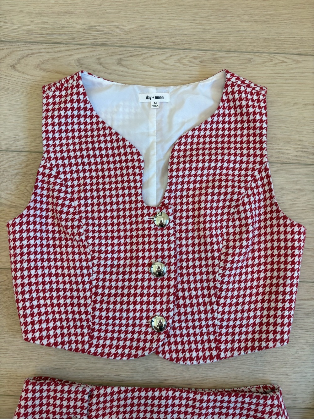 day + moon Women’s Medium Red Houndstooth Mini Skirt and Vest Matching Set - Picture 3 of 9